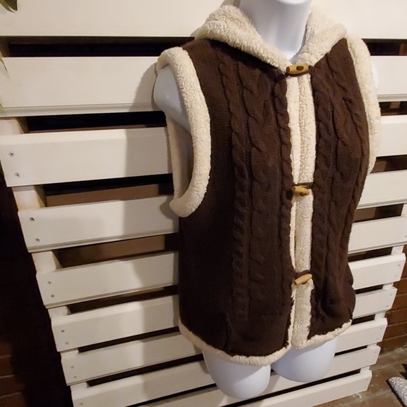 CARDUCCI sweater vest.             #392 - Picture 3 of 6